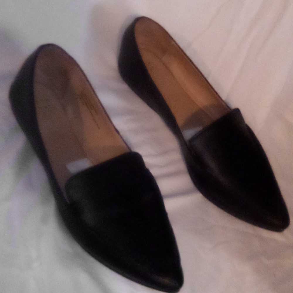 Black pointed flats